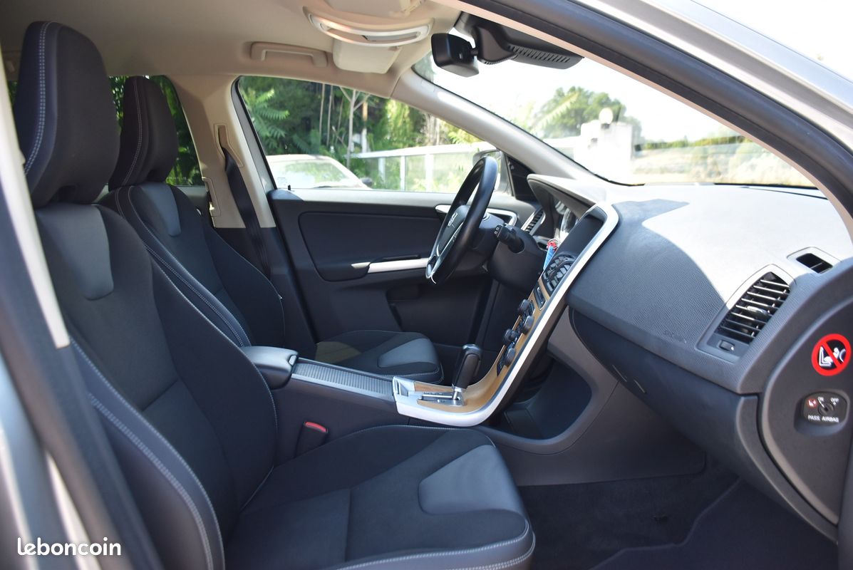Volvo xc60 d5 awd 205 ch bva geartronic momentum phase 1 (image 3)