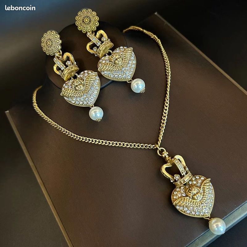 Love Love Angel collier boucles d'oreilles personnalisé à la main (image 1)