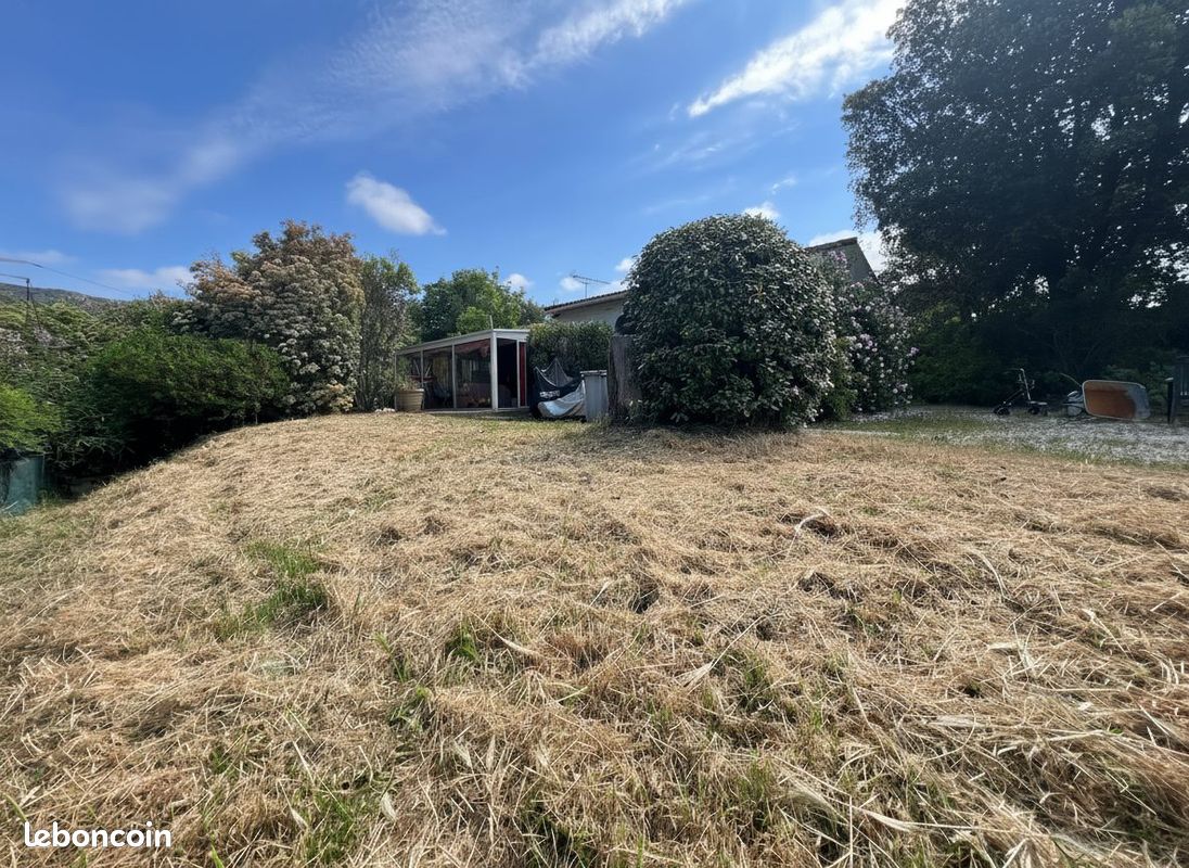 Maison 5 pièces 170 m² · à Sainte-Anastasie-sur-Issole · 170 m² · 296 800 €
