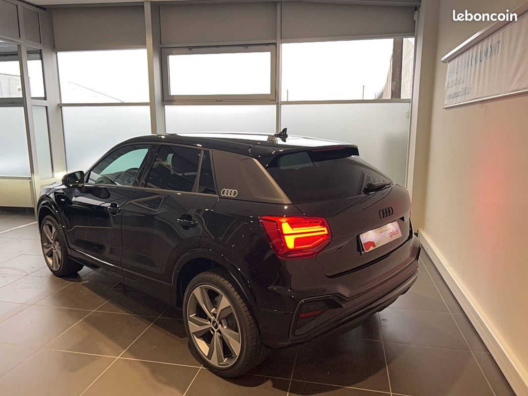 AUDI Q2 35 TFSI 150 S tronic 7 Black Edition (image 3)