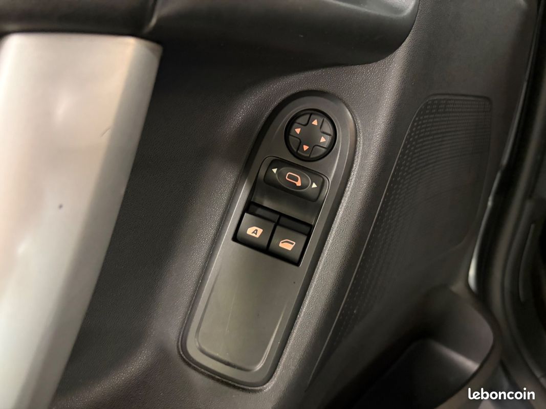 Citroën C3 1.6 HDi 92 Tendance confort (image 42)