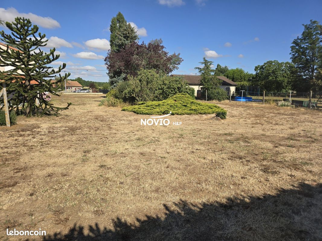 Terrain 1350 m² · à Saint-Martin-la-Pallu · 1 350 m² · 19 990 €