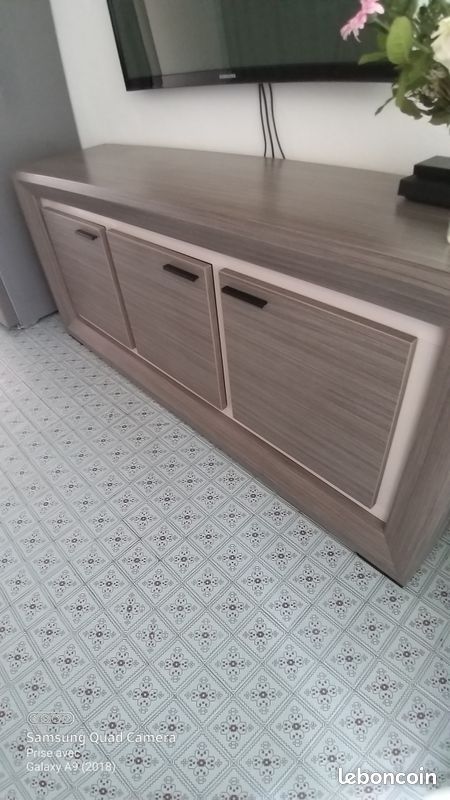 Meuble bas avec miroir (image 1)