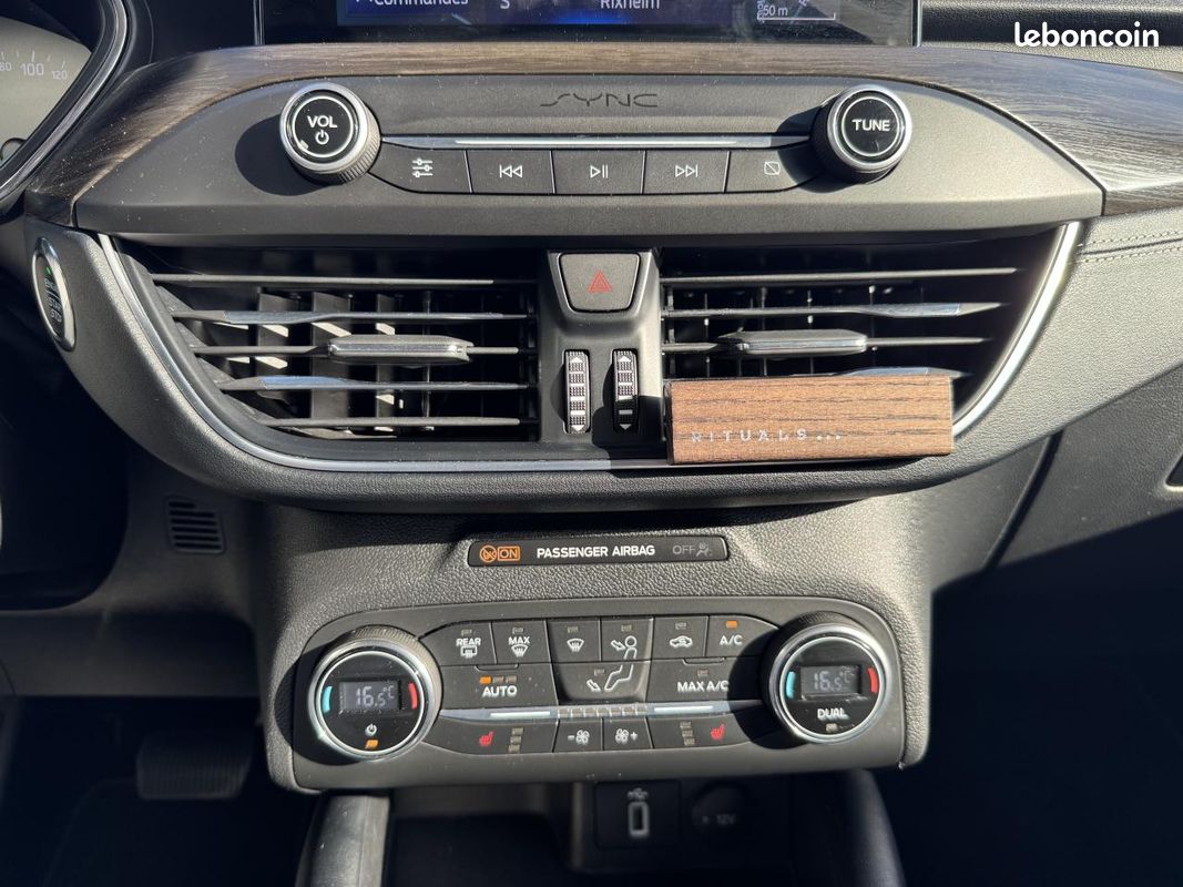 Ford focus sw - vignale 2.0 eco blue 150ch - affichage tete haute - sieges chauffants - regulateur de vitesse (image 18)