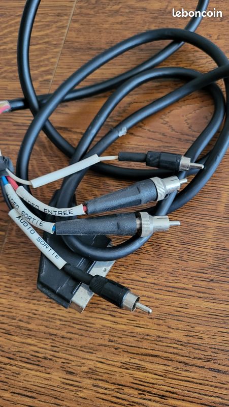 Cable péritel + 4 prises jacks RCA (image 2)