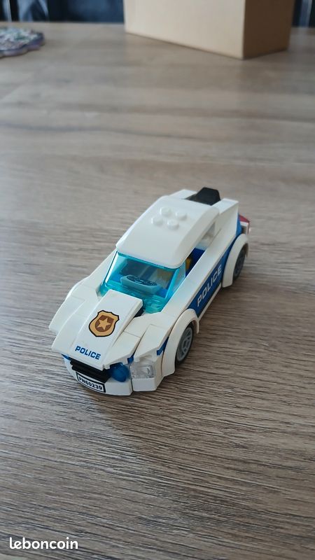 Petite voiture police lego (image 3)