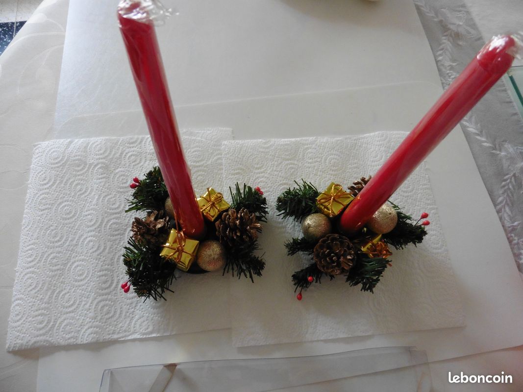 Décoration de noël 2 supports de bougies décorés avec deux bougies rouges (image 2)