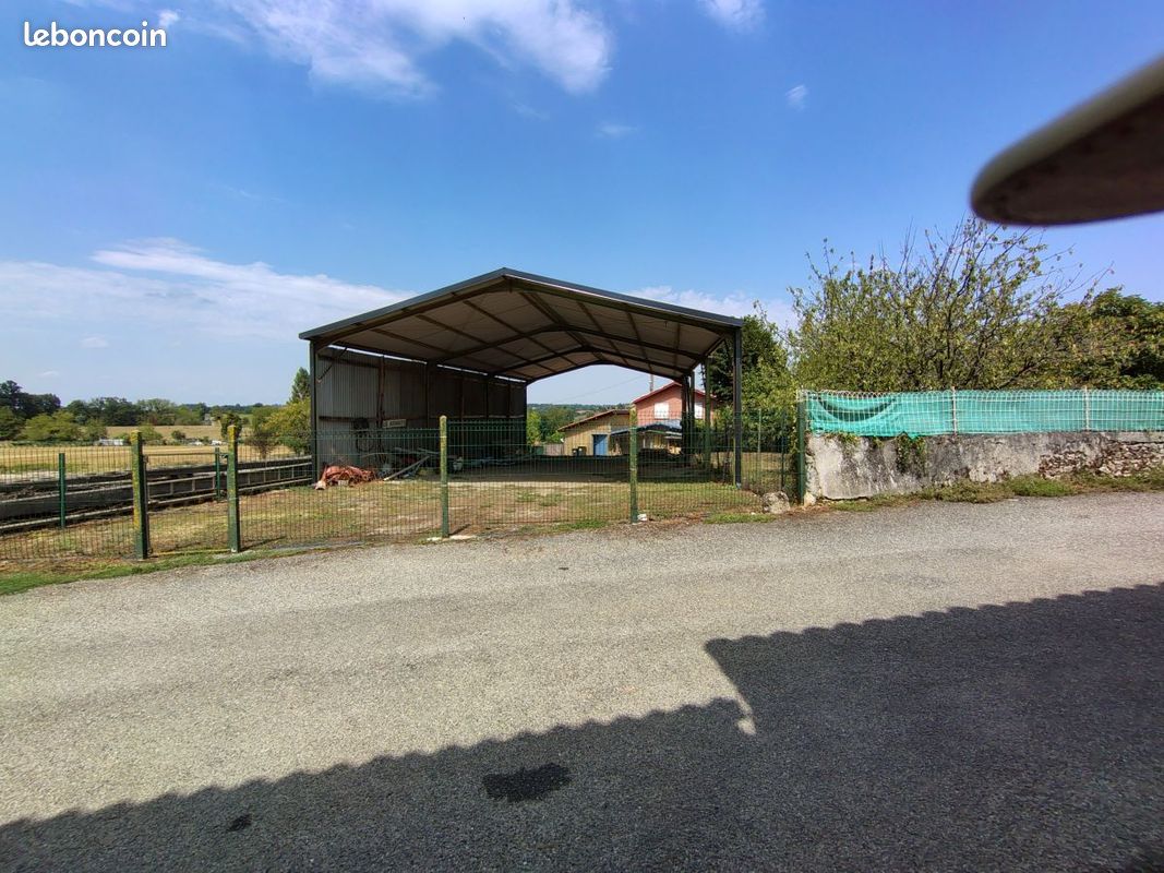 HANGAR 200 m² sur terrain 328 m² Zone UD secteur 09350 · à Les Bordes-sur-Arize · 65 000 €
