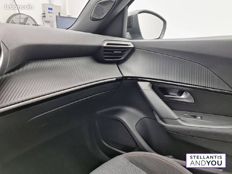 Peugeot 2008 Hybrid 145 e-DCS6 Style (image 30)