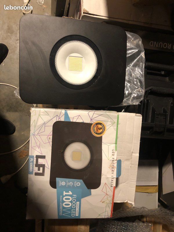 Projecteur éclairage 100W (image 1)