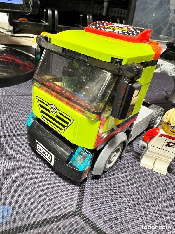 Lego - City - Le transporteur de bateau de course (60254) (image 5)