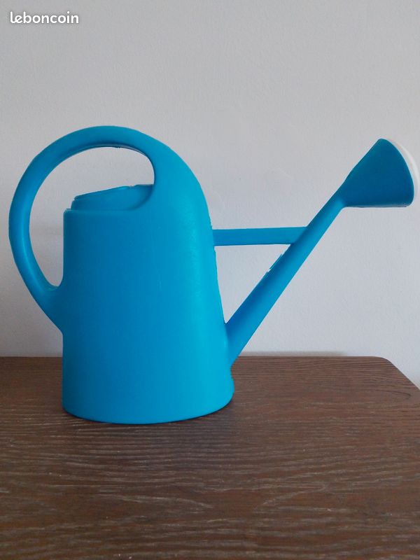 Arrosoir enfant très bonne état 0,50 cts (image 1)