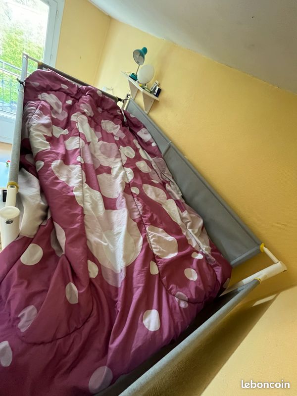 Vend lit superposé plus matelas qui va avec (image 1)