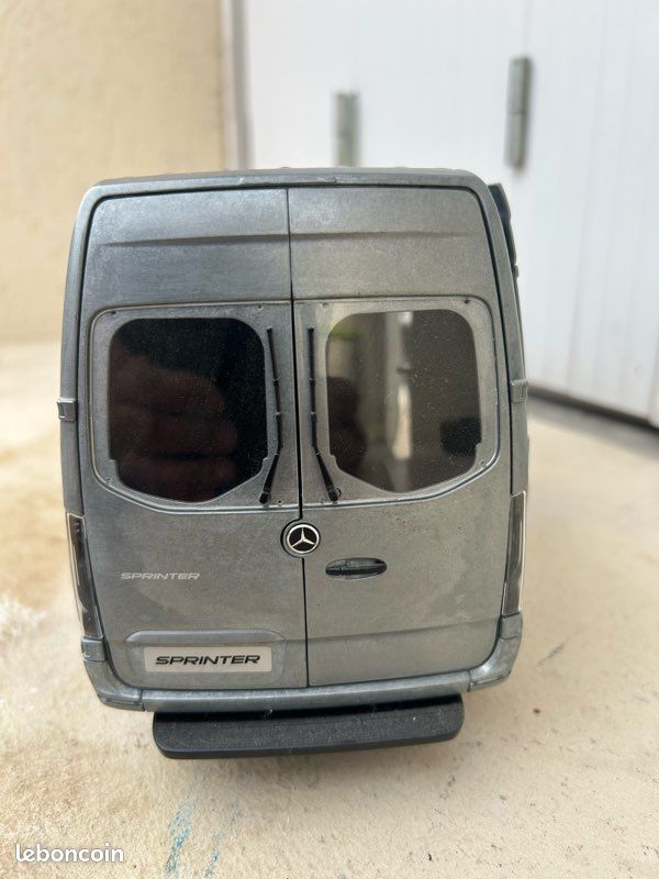 Mercedes sprinter 1/18 (image 4)