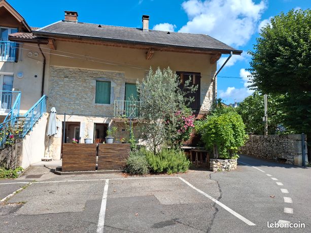 Maison de village au coeur de Brison saint Innocent