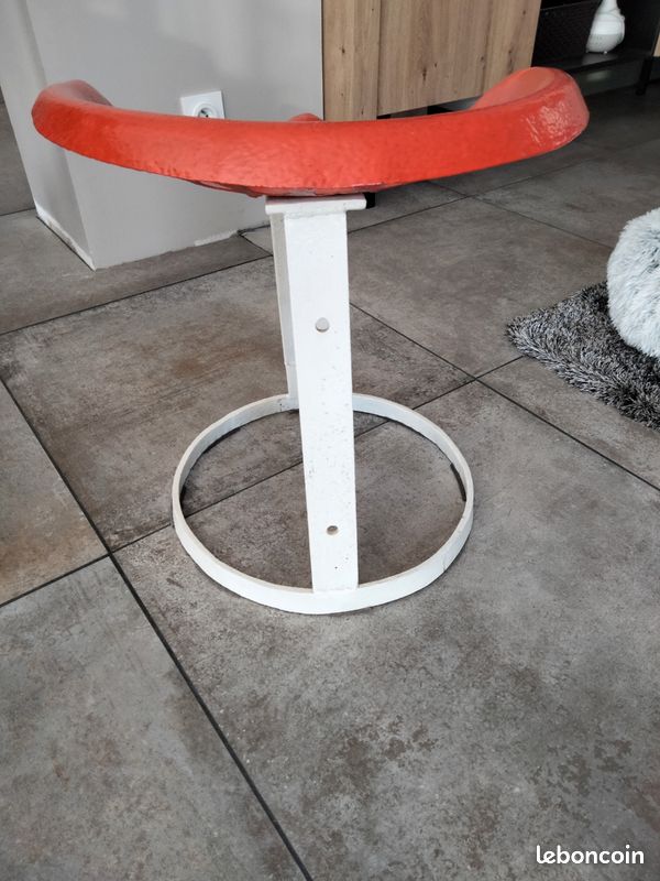 Siège de tracteur transformé en tabouret (image 2)