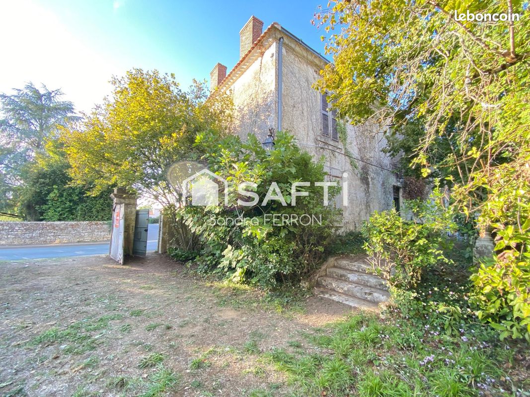 Maison 10 pièces 350 m² · à Foussais-Payré · 350 m² · 189 900 €
