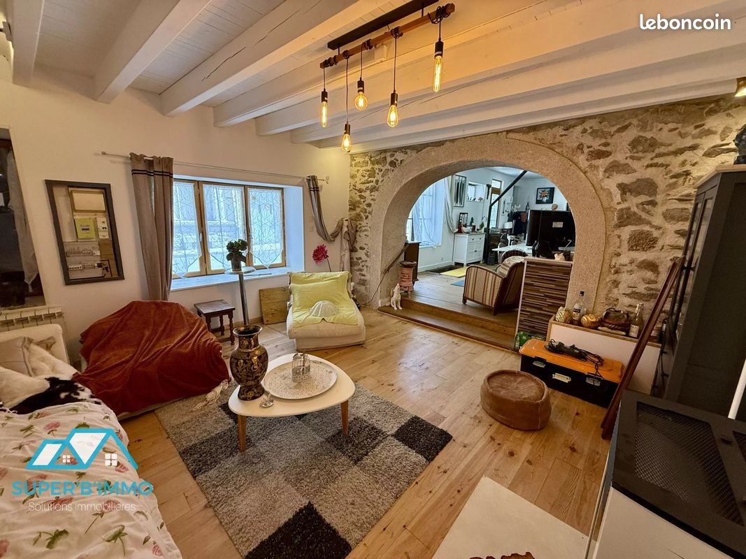 Maison 5 pièces 140 m² · à Lavoûte-Chilhac · 140 m² · 110 000 €