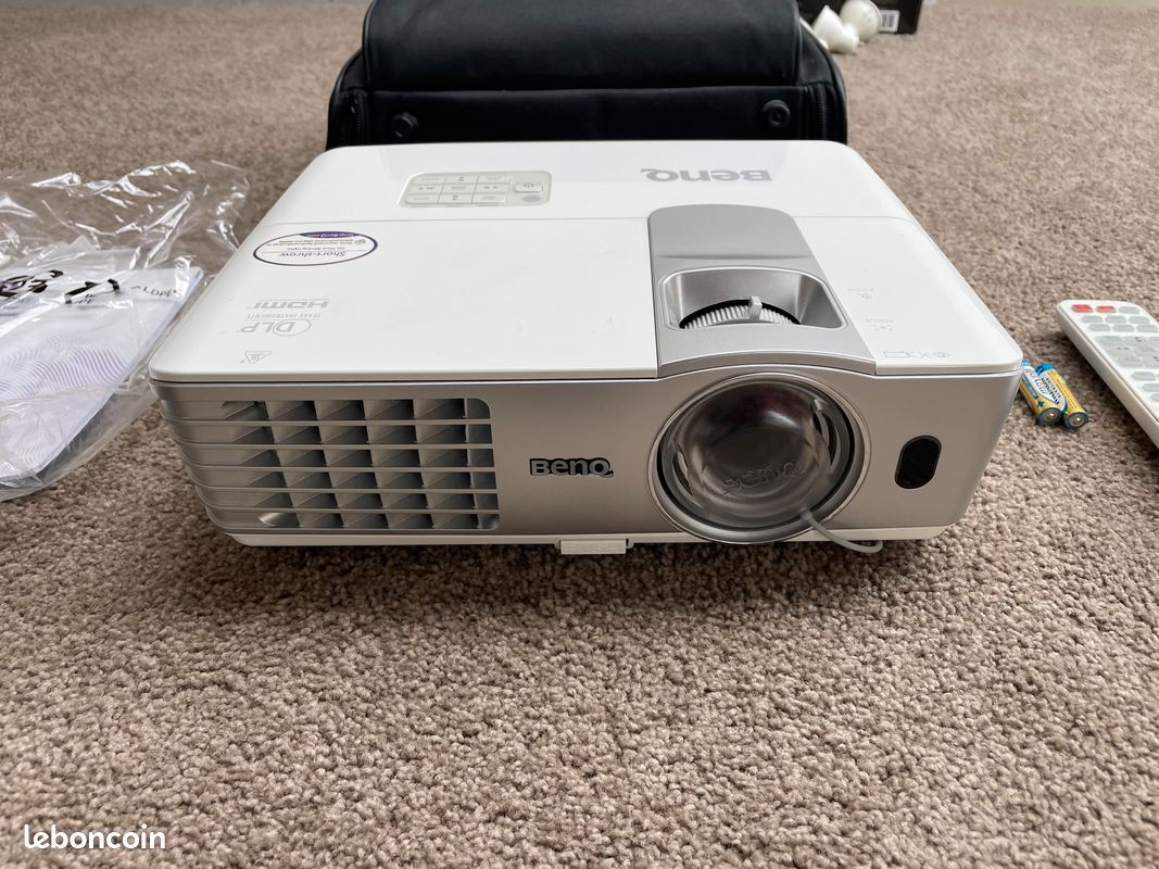 BENQ PROJECTOR SHORT THROW | BENQ W1080ST | プロジェクター本体 | ベンキュー