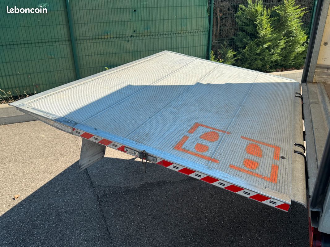 Iveco daily 35c16 2.3 160 20m2 caisse hayon (image 5)