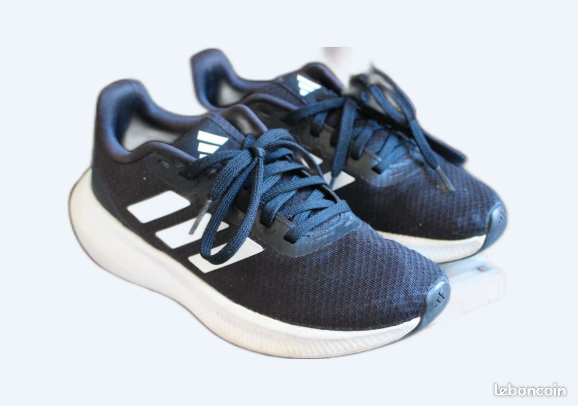 Baskets Adidas noir et blanches Running Falcon Chaussures