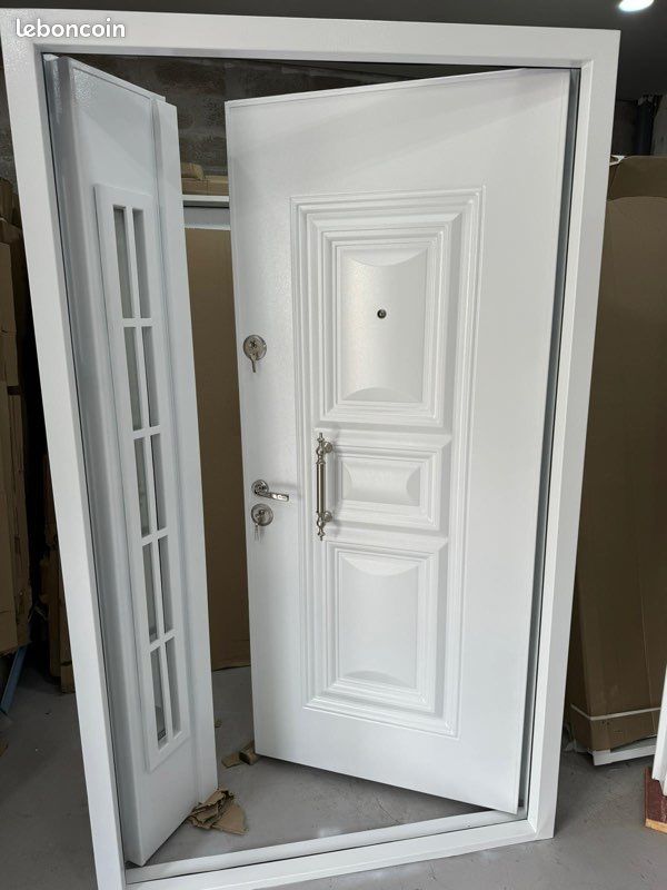 Porte en acier (image 1)