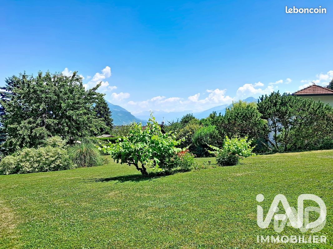 Terrain 720 m² · à Pers-Jussy · 720 m² · 230 000 €