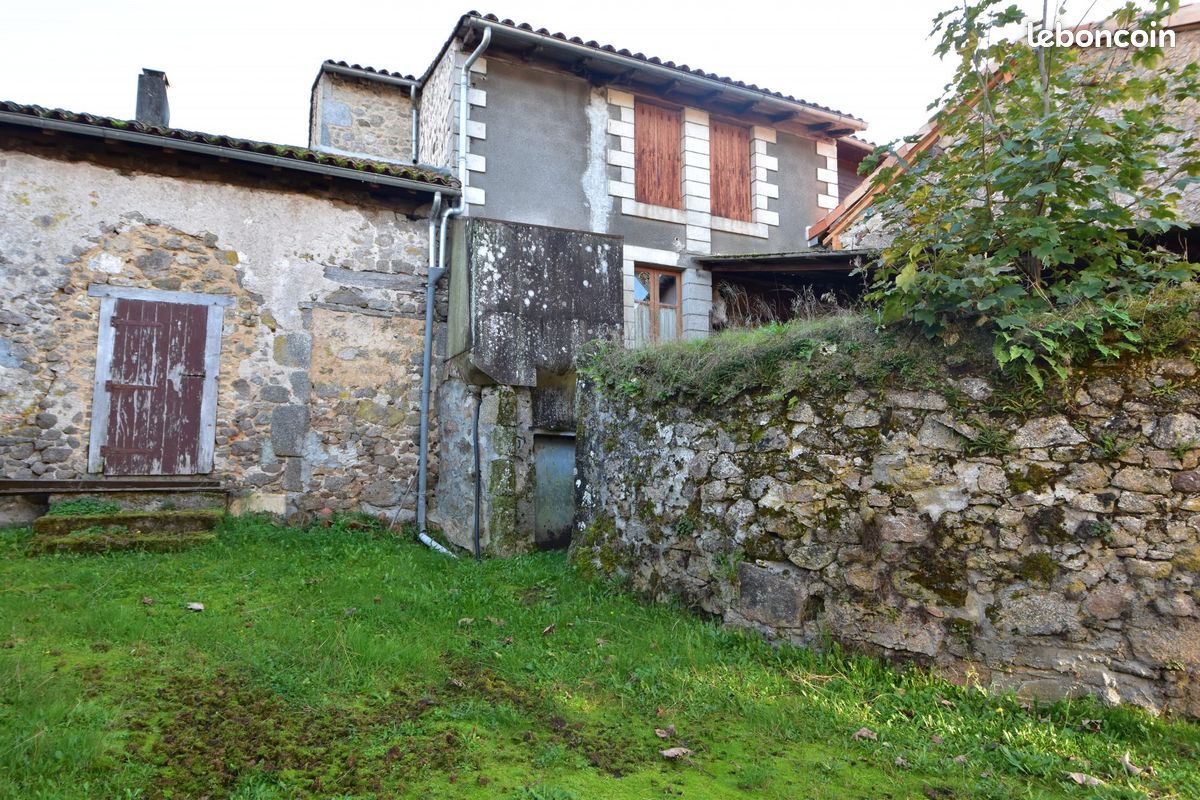 Maison 8 pièces 160 m² · à Busserolles · 160 m² · 76 000 €