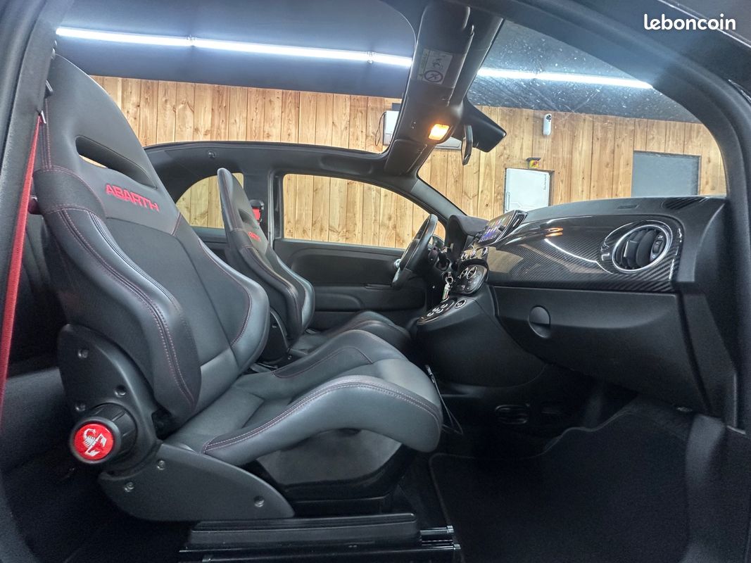 ABARTH 595 1.4 T-Jet 180 CH BVA Cabriolet Competizione Esseesse + ECHAPPEMENT AKRAPOVIC + PACK CARBONE + BEATS AUDIO + 1ERE MAIN + GARANTIE 12 MOIS (image 12)