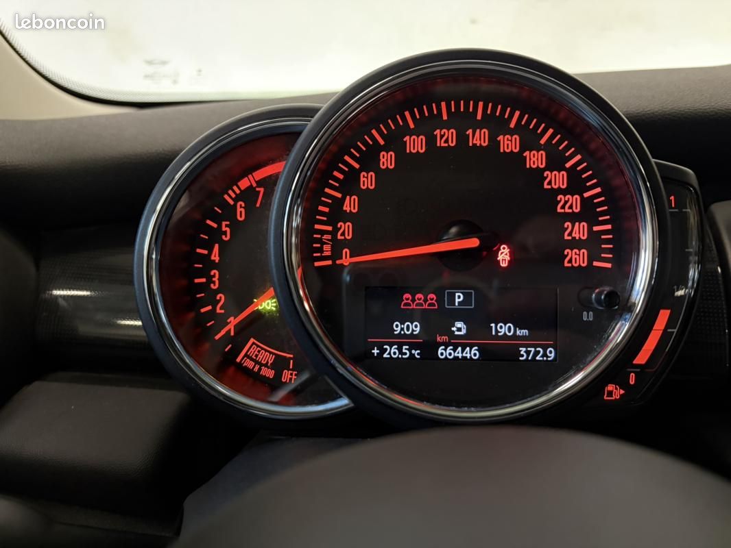 Mini Cooper 5 Portes One 102 ch BVA7 Finition Salt (image 24)