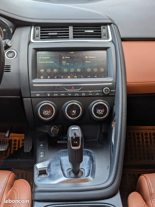 JAGUAR E-PACE 2.0 200CV HSE AWD - ENTRETIEN JAGUAR EXCLUSIF - CAMERA - ATTELAGE - ZERO DEFAUT - GARANTIe (image 18)