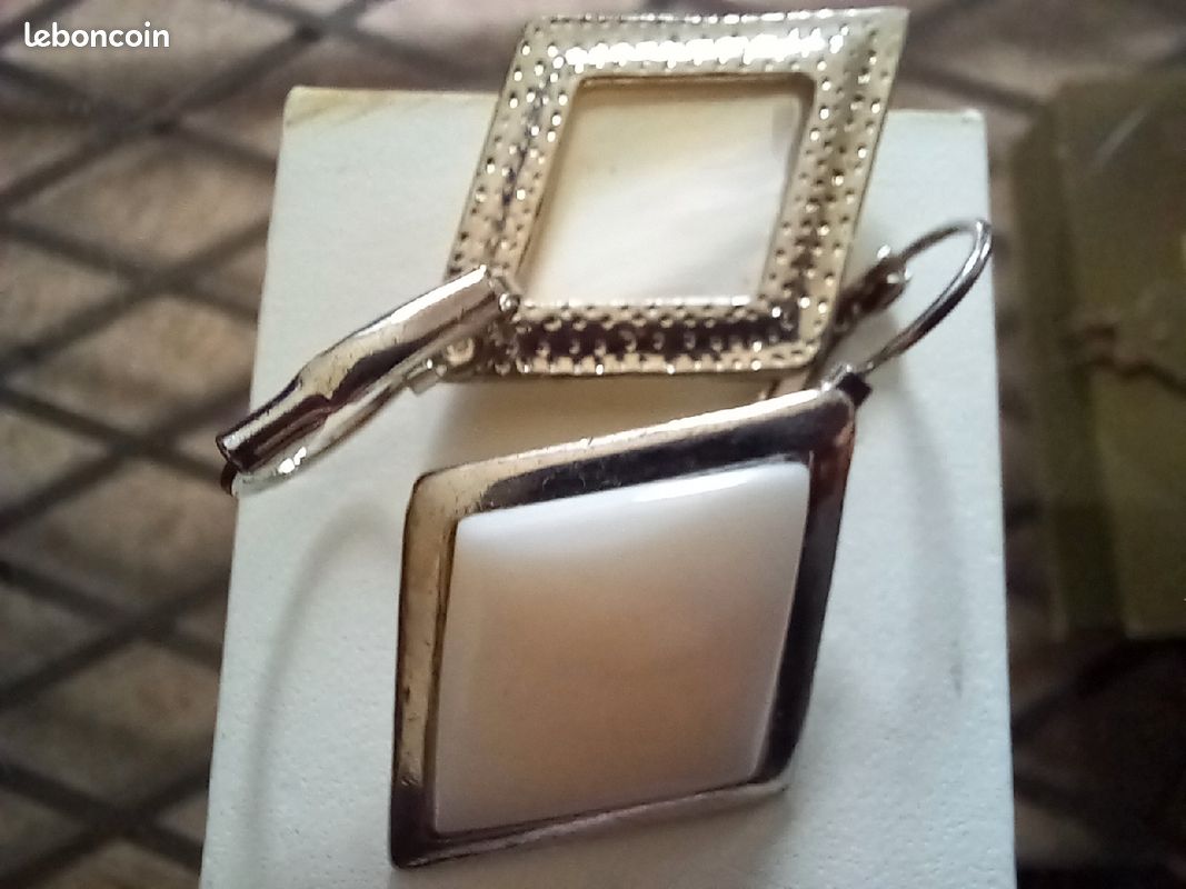Boucles d'oreilles (image 1)