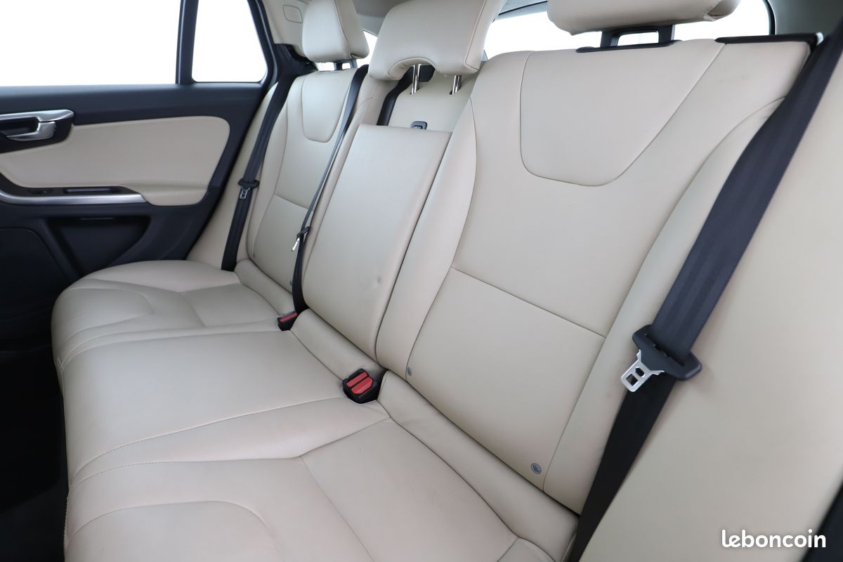 Volvo V60 2.0 D4 Momentum Geartronic 8 190 ch (image 8)