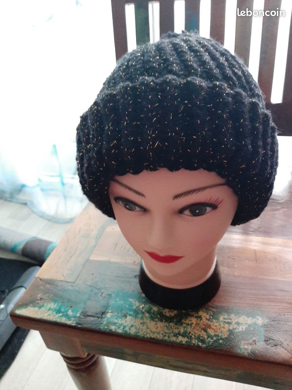 Bonnet (image 1)