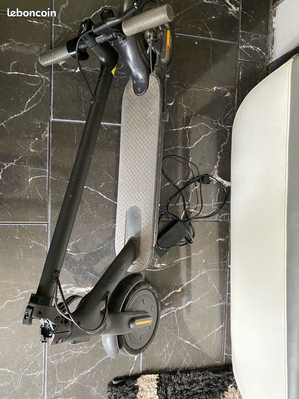 Trotinette électrique xiomi (image 1)