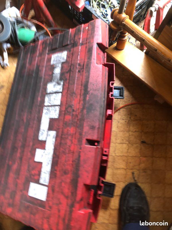 Lot de chargeur et de batterie boche et Hilti (image 2)