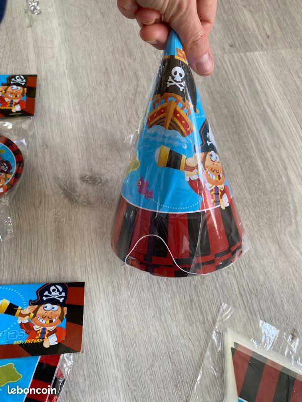 Lot accessoires fêtes pirates (image 5)