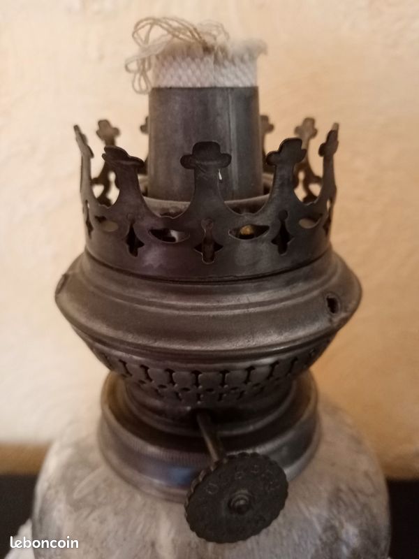 KOSMOS / LAMPE à pétrole en cuivre martelé et métal doré décor japonisant / XIXe EUR 120,00 - FR