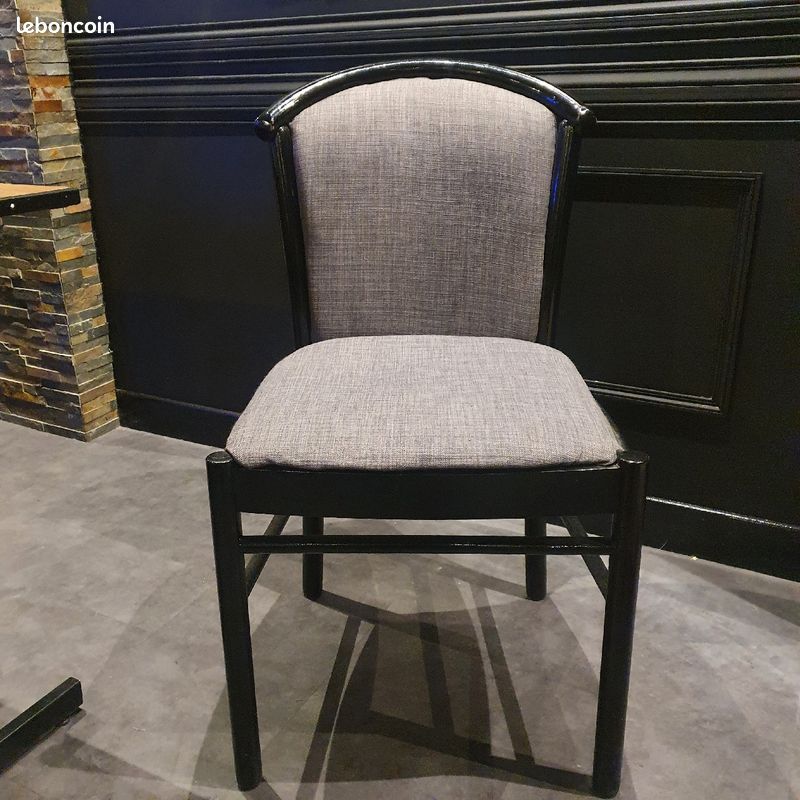 Chaises en bois noir et tissus gris (image 2)