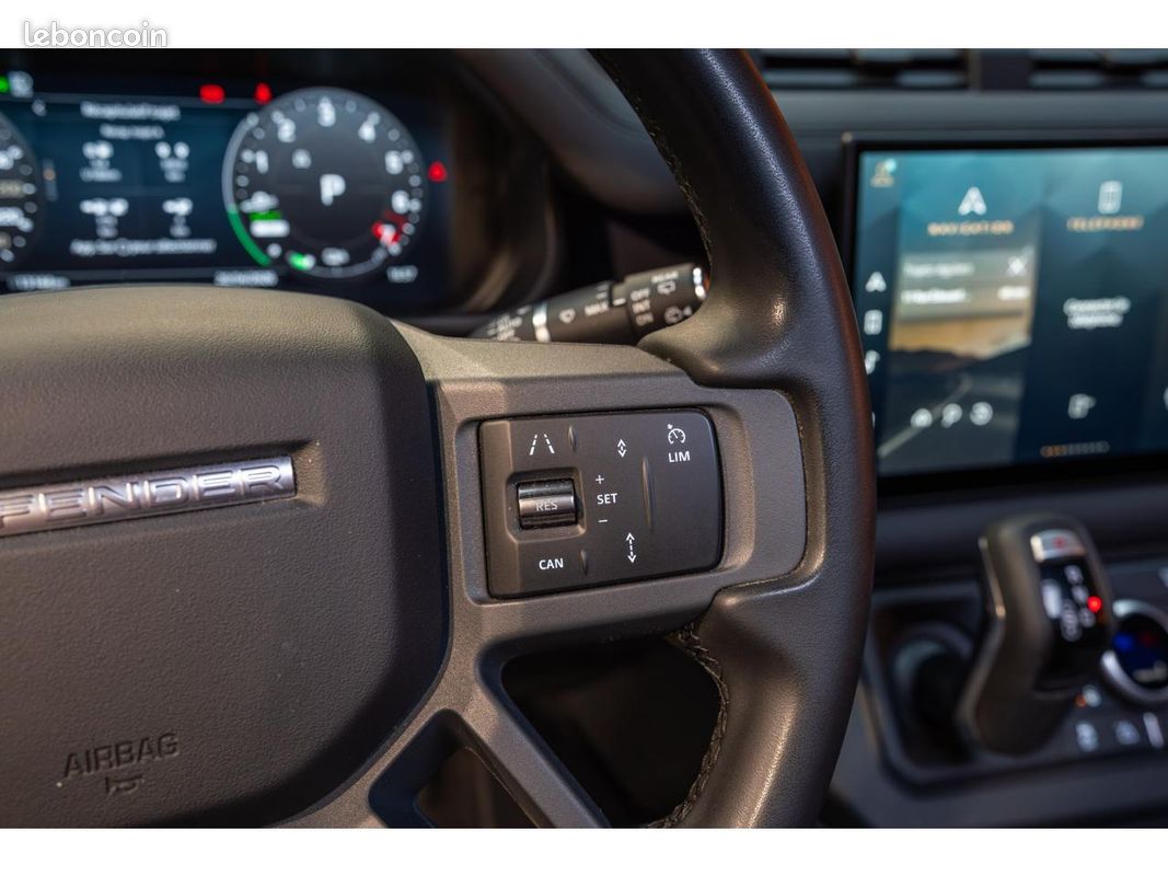 LAND ROVER DEFENDER 110 P300e X-DYNAMIC SE (image 33)