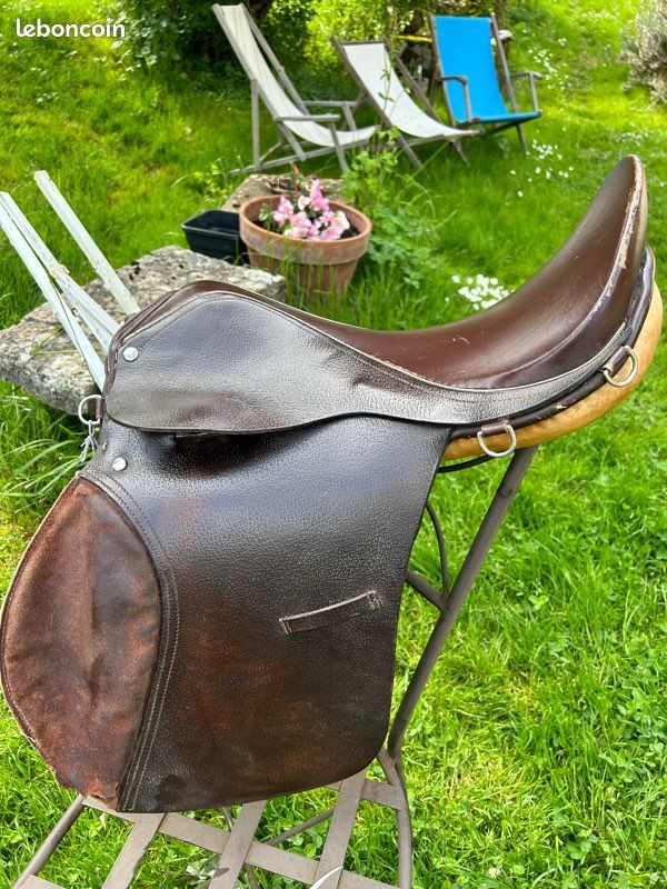 Selle en cuir (image 1)
