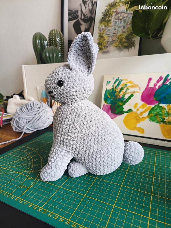 Peluche lapin gris au crochet (image 5)