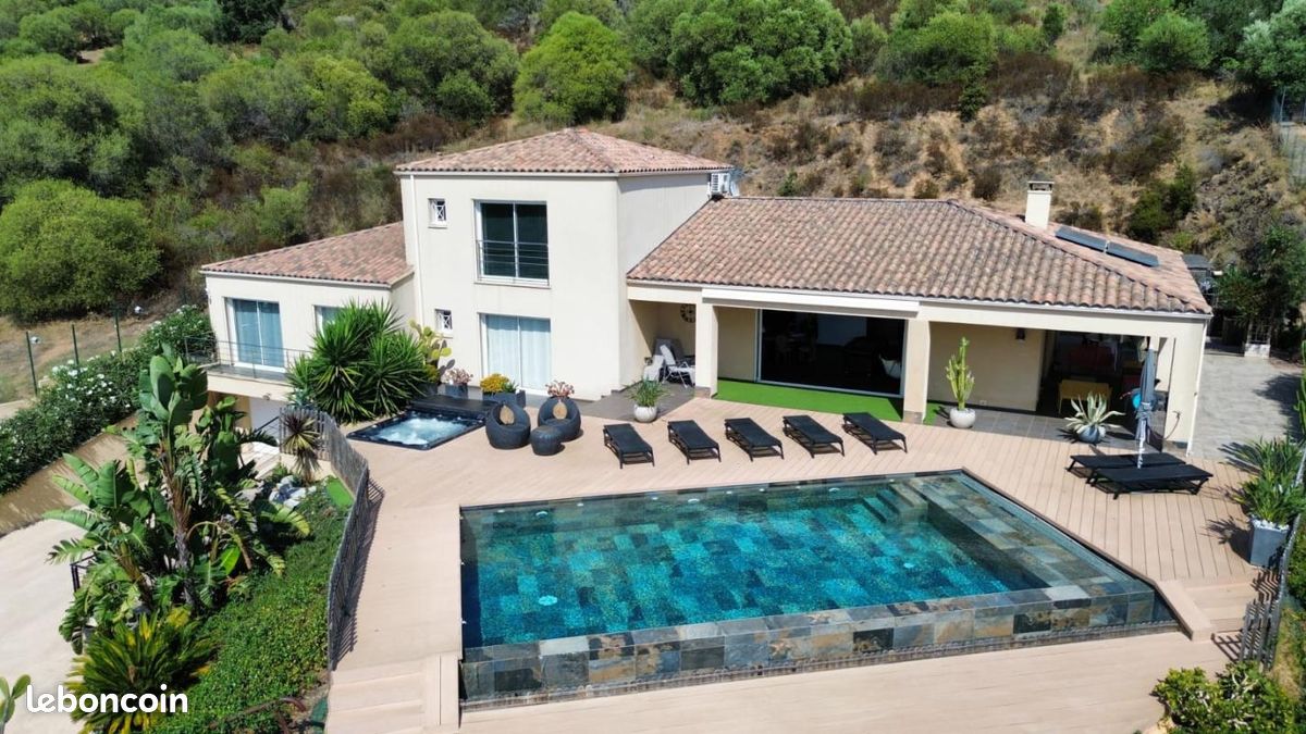 Maison 5 pièces 270 m² · à Afa · 270 m² · 1 298 000 €