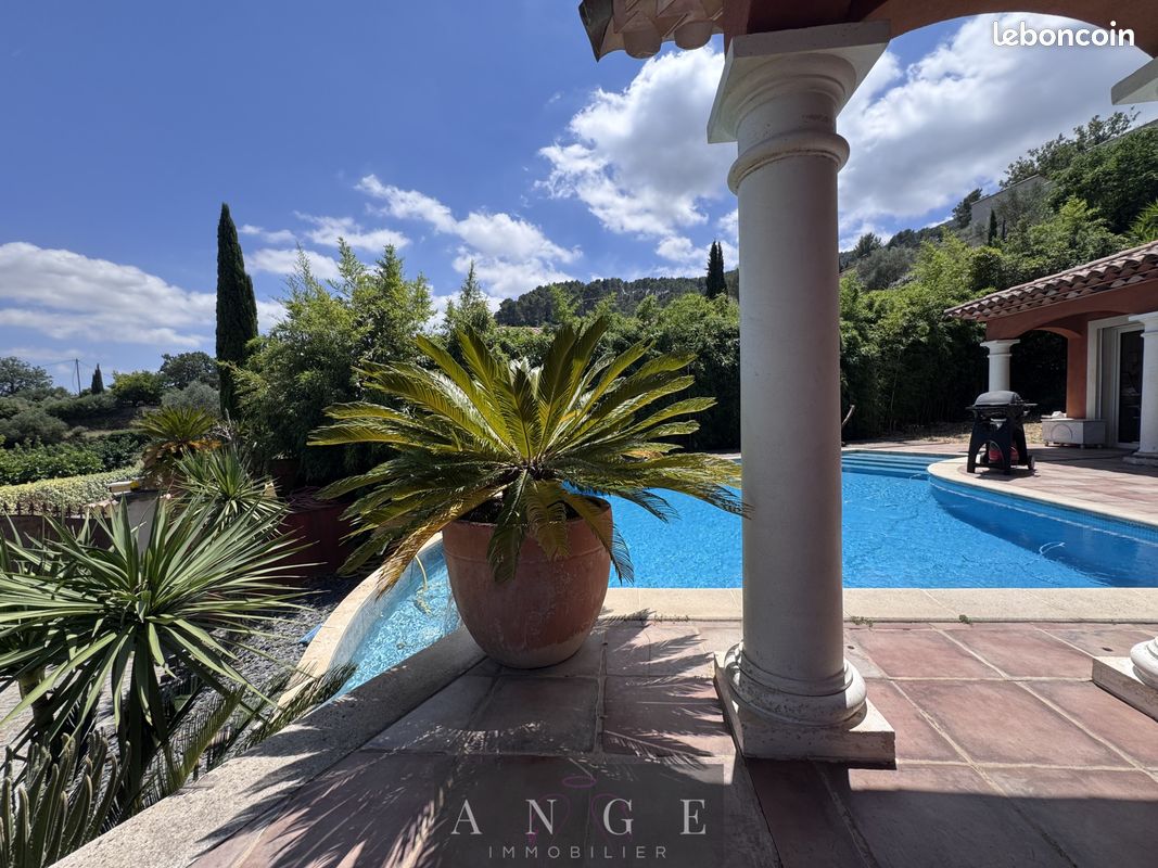 Maison 5 pièces 150 m² · à Solliès-Ville · 150 m² · 629 000 €