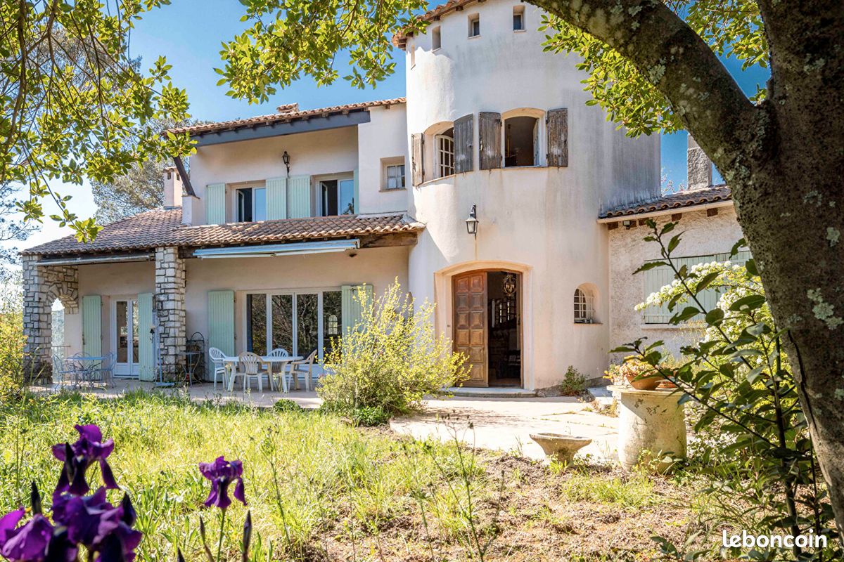 Maison 7 pièces 200 m² · à Nîmes · 200 m² · 490 000 €