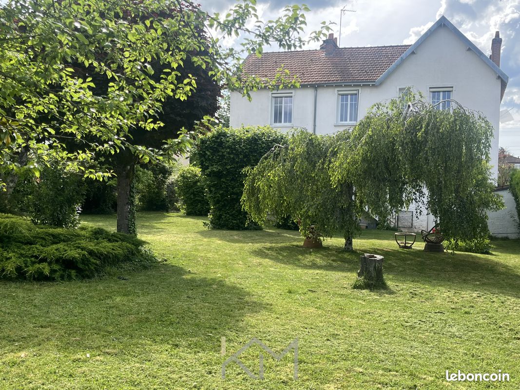 Maison 11 pièces 212 m² · à Poitiers · 212 m² · 393 750 €