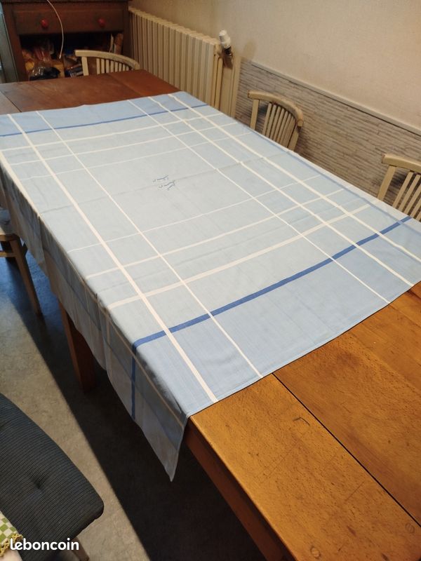 Nappe carrée, ancienne 135x 135 (image 1)