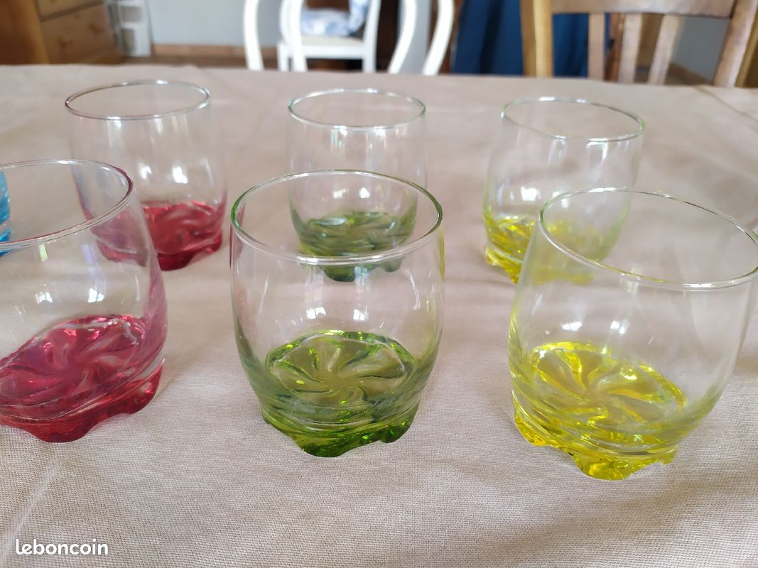 Au moins 10 Verres à eau colorés (image 6)