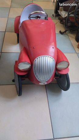 Voiture à Pédales Vintage Diabloto - Plastique Rouge - Enfant - Occasion