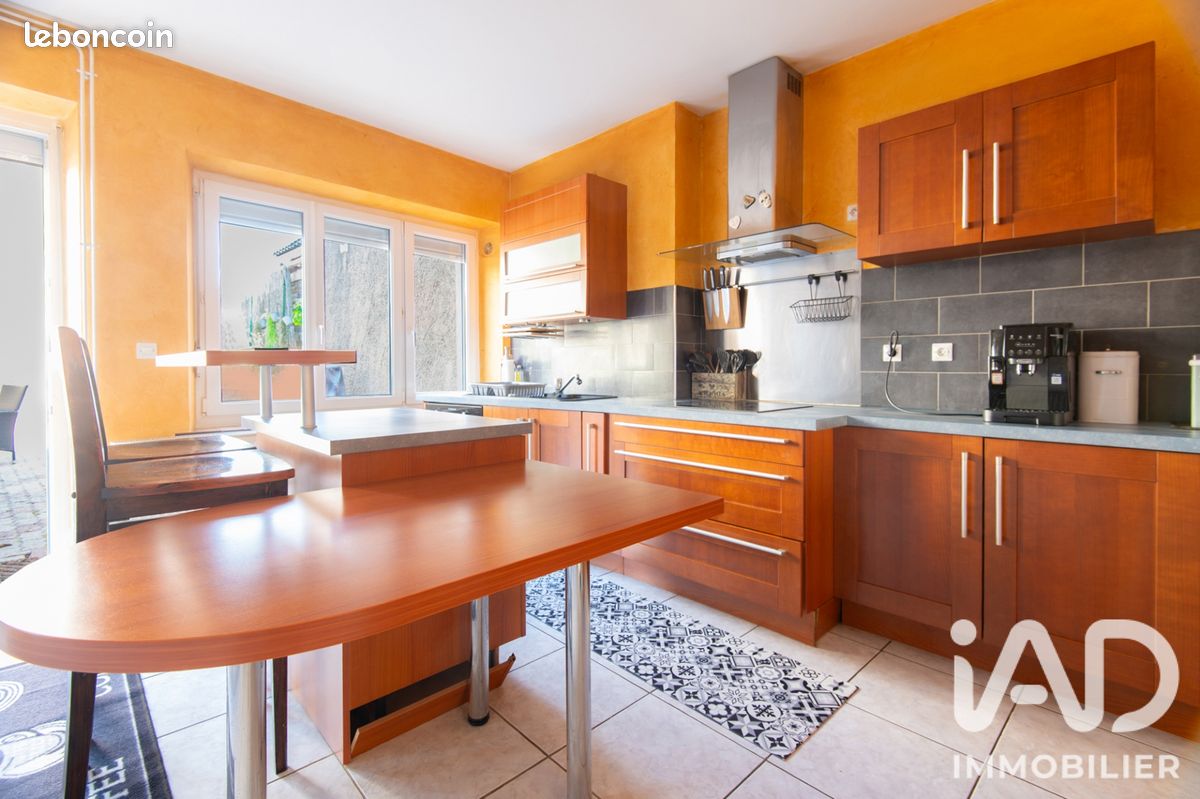 Maison 7 pièces 176 m² · à Roussy-le-Village · 176 m² · 389 000 €